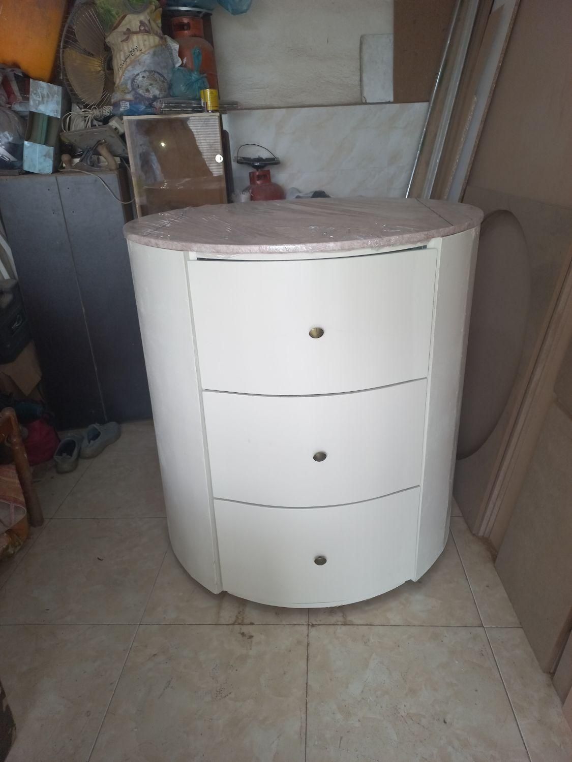 میز گرد|میز و صندلی غذاخوری|رشت, پیرکلاچای|دیوار