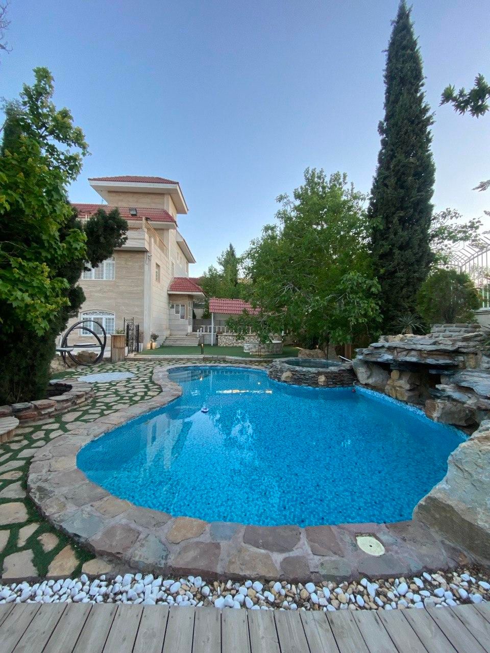 اجاره باغ ویلا|اجارهٔ کوتاه‌مدت ویلا و باغ|صدرا-فارس, باغشهر گلبهار صدرا|دیوار