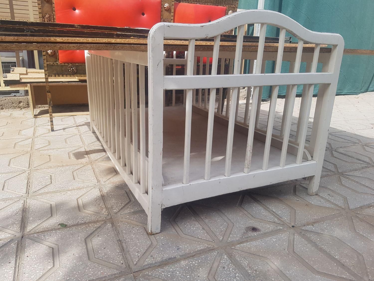 تخت نرده دار بچه|اسباب و اثاث بچه|گناباد, |دیوار