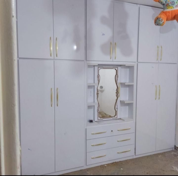 نصب برچسب کابینت کمددیواری تی وی وال|خدمات پیشه و مهارت|دوگنبدان, |دیوار