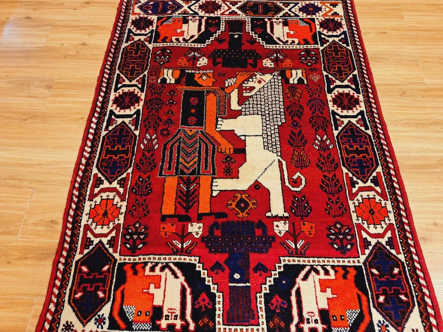 قالیچه دستباف شیراز زمینه لاکی|فرش|تهران, اکباتان|دیوار