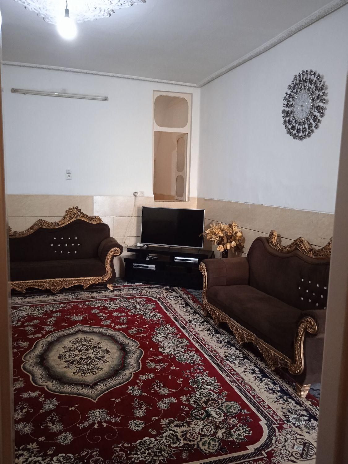 منزل مبله ..پاسخ درهرساعت ازشبانه روز|اجارهٔ کوتاه‌مدت آپارتمان و سوئیت|شیراز, کوشک میدان|دیوار