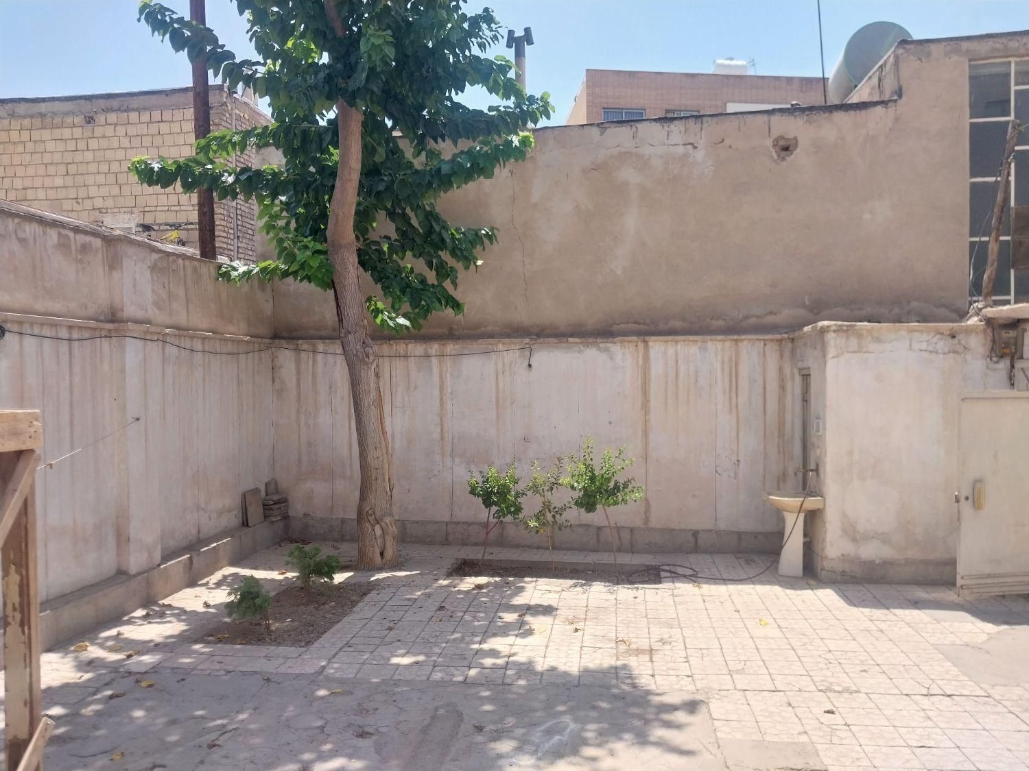 دربست ۱۸۰ متر ۴ اتاق . دروازه تهران رباط اول|اجارهٔ خانه و ویلا|اصفهان, دستگرده|دیوار