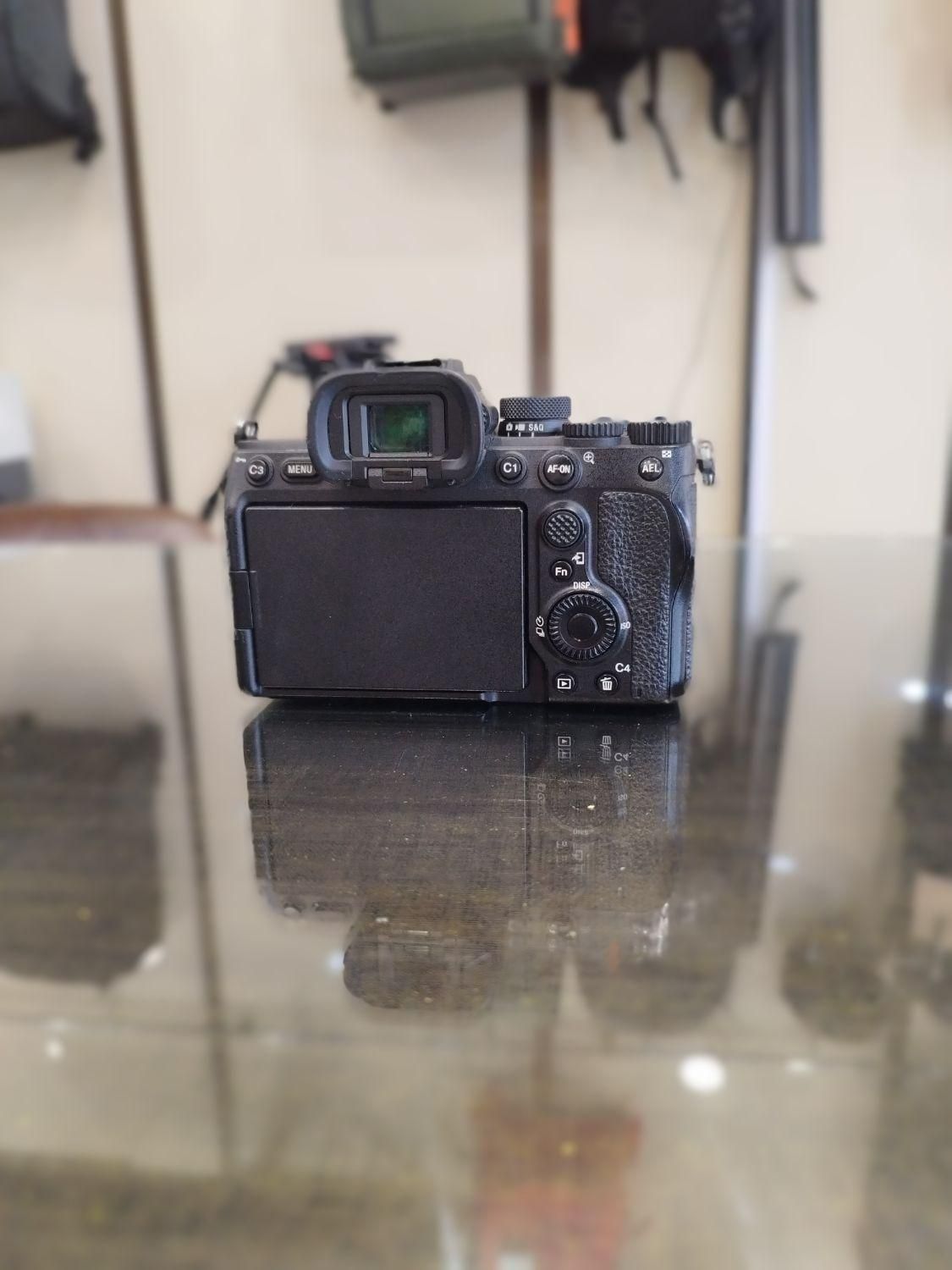 دوربین بدون آینه سونی به همراه شارژر Sonya7iv body|دوربین عکاسی و فیلم‌برداری|تهران, بازار|دیوار