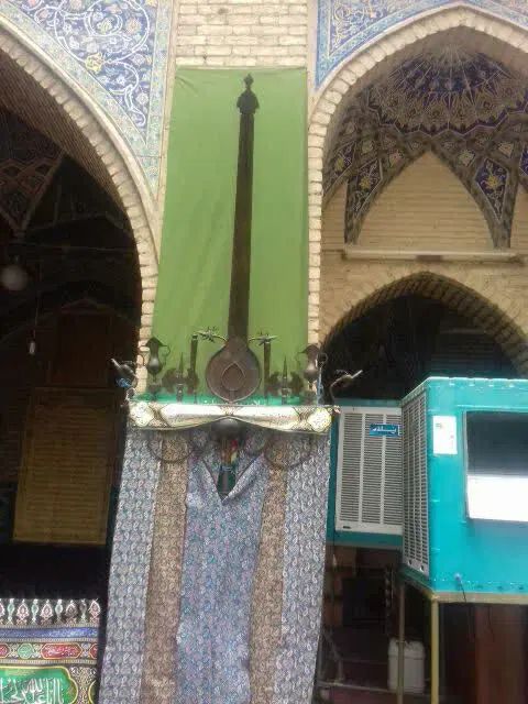 علم علامت تک تیغ وطوق تمام‌ شبکه هنردست|کلکسیون اشیاء عتیقه|اصفهان, علی قلی آقا|دیوار