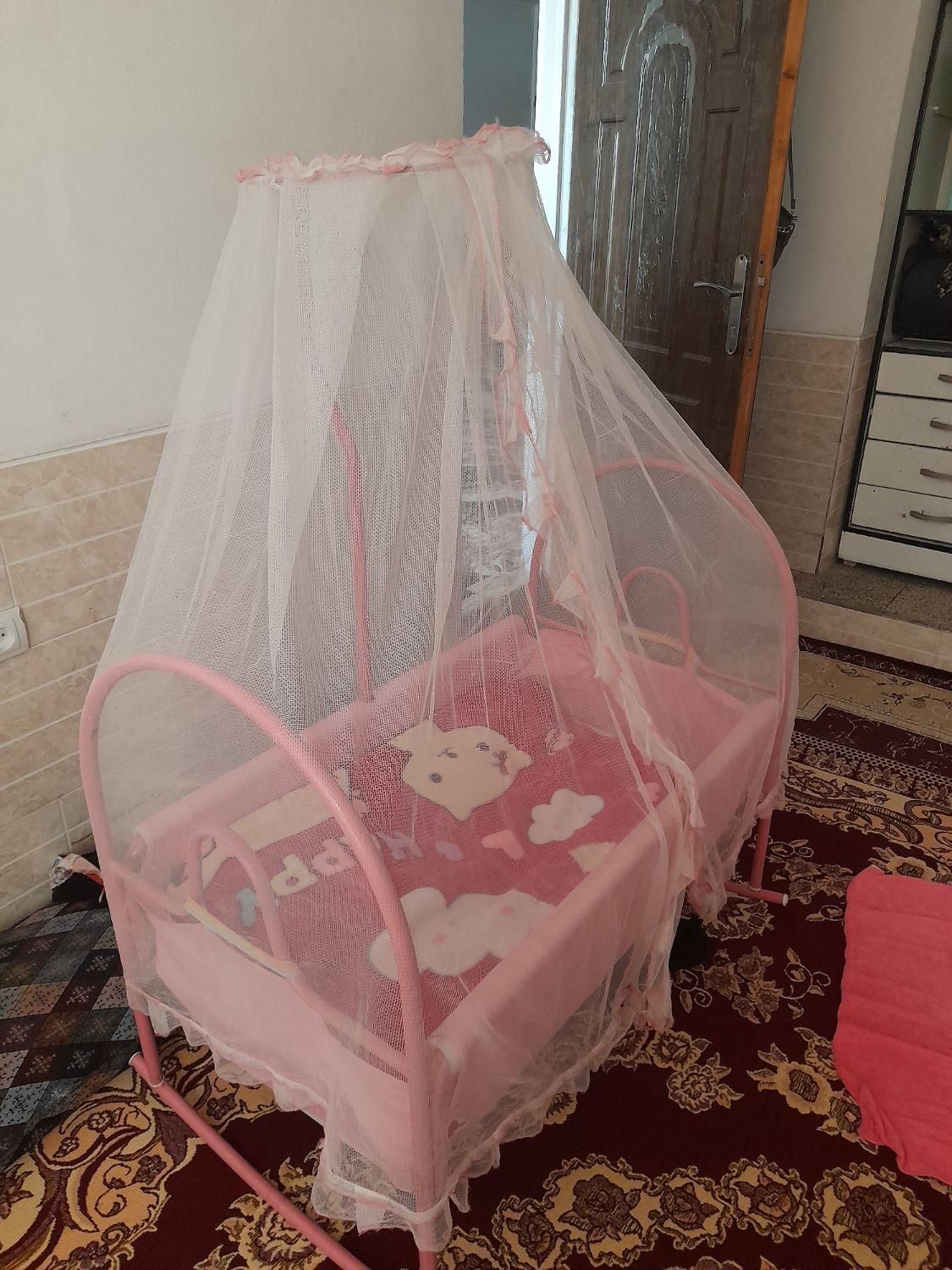 گهواره نوزاد . روروک .لالایی. سرویس حمام|تخت و صندلی بچه|شیراز, کوشک میدان|دیوار