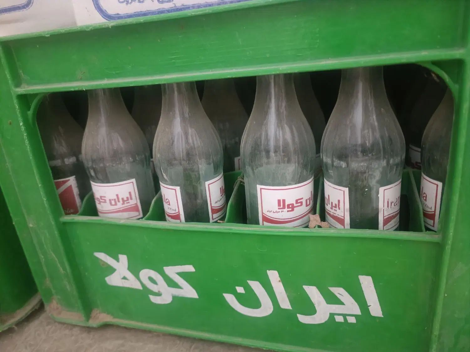 جعبه نوشابه|ظروف نگهدارنده، پلاستیکی، یک‌بارمصرف|خاش, |دیوار