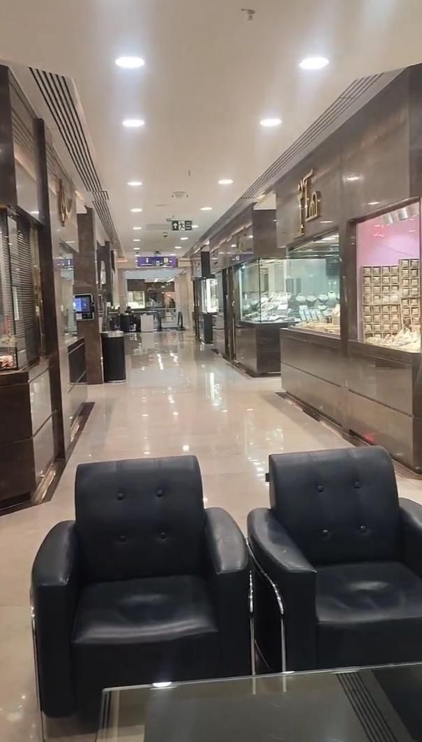 ۱۳/۵ متر مغازه پاساژ کورش مال راسته اصلی بازار طلا|فروش مغازه و غرفه|تهران, باغ فیض|دیوار