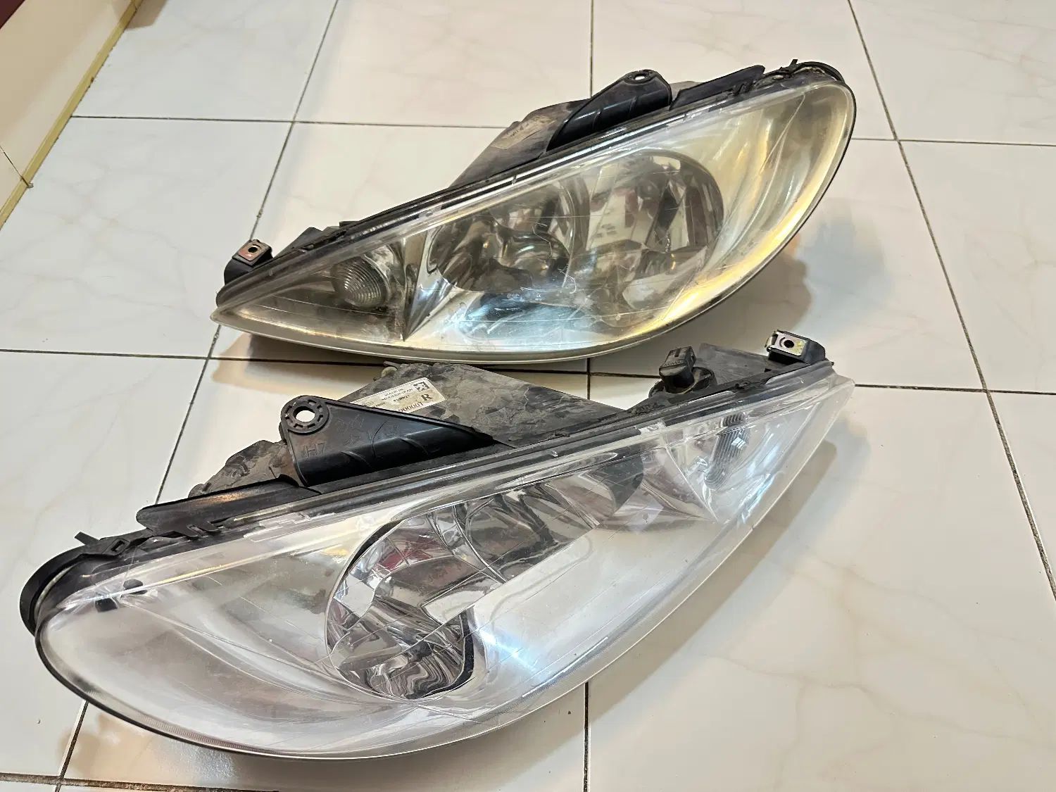 چراغ جلو ۲۰۶|قطعات یدکی و لوازم جانبی|اصفهان, بهارستان (مخابرات)|دیوار