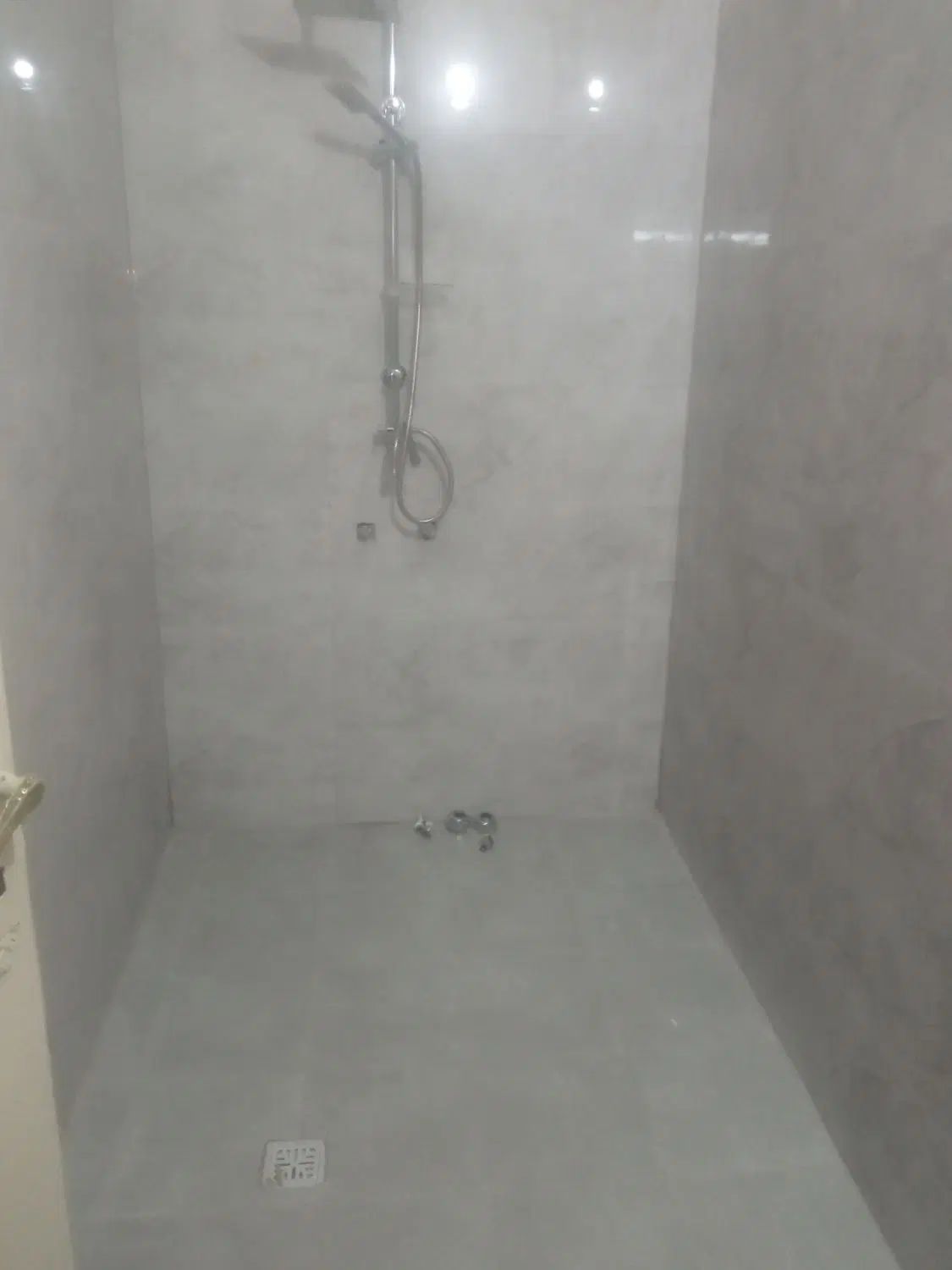 نصب‌کاشی‌وسرامیک‌جسبی‌ودوغابی‌رفع‌نم‌حمام‌|خدمات پیشه و مهارت|تهران, کوثر|دیوار