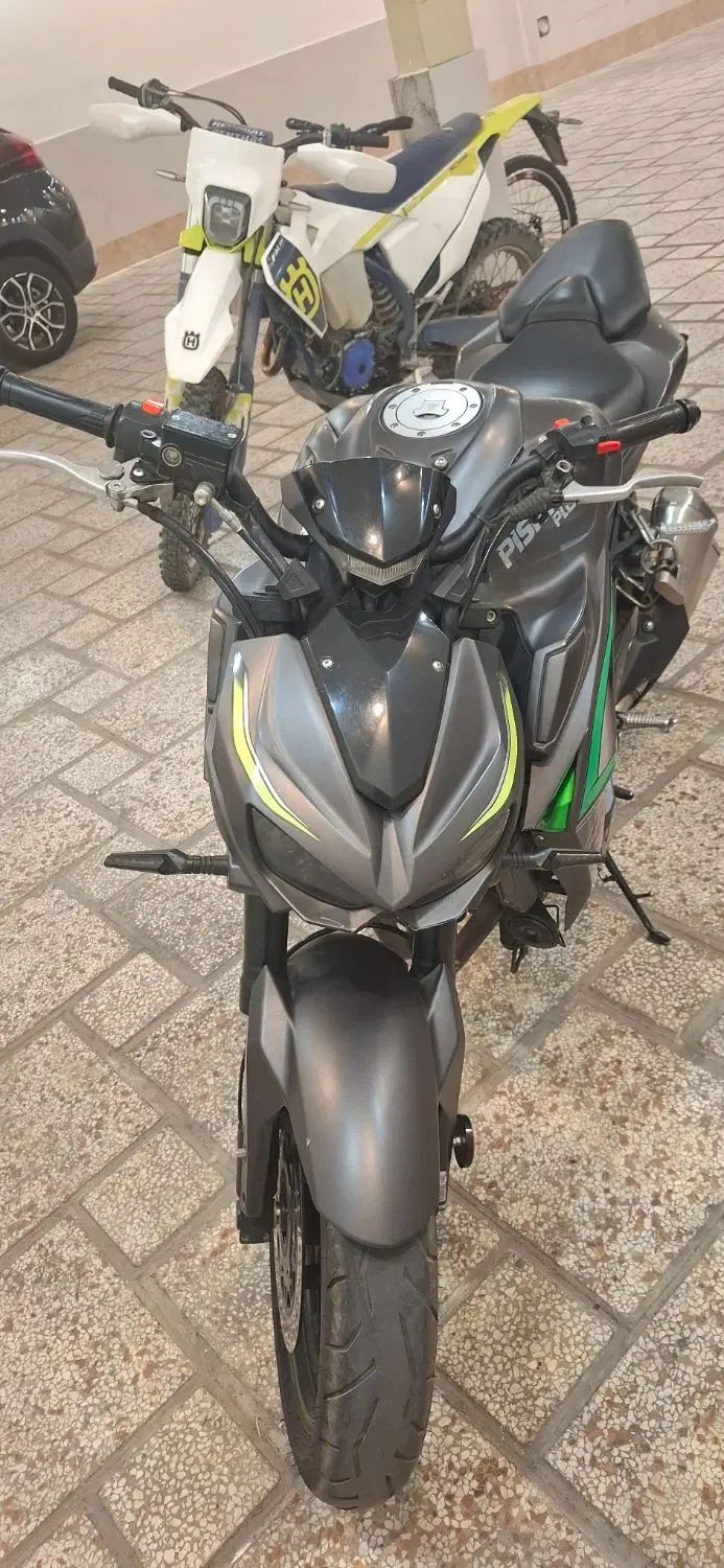 موتور Z1000 رادیات آب جفت سیلندر|موتورسیکلت|مشهد, کوی المهدی|دیوار
