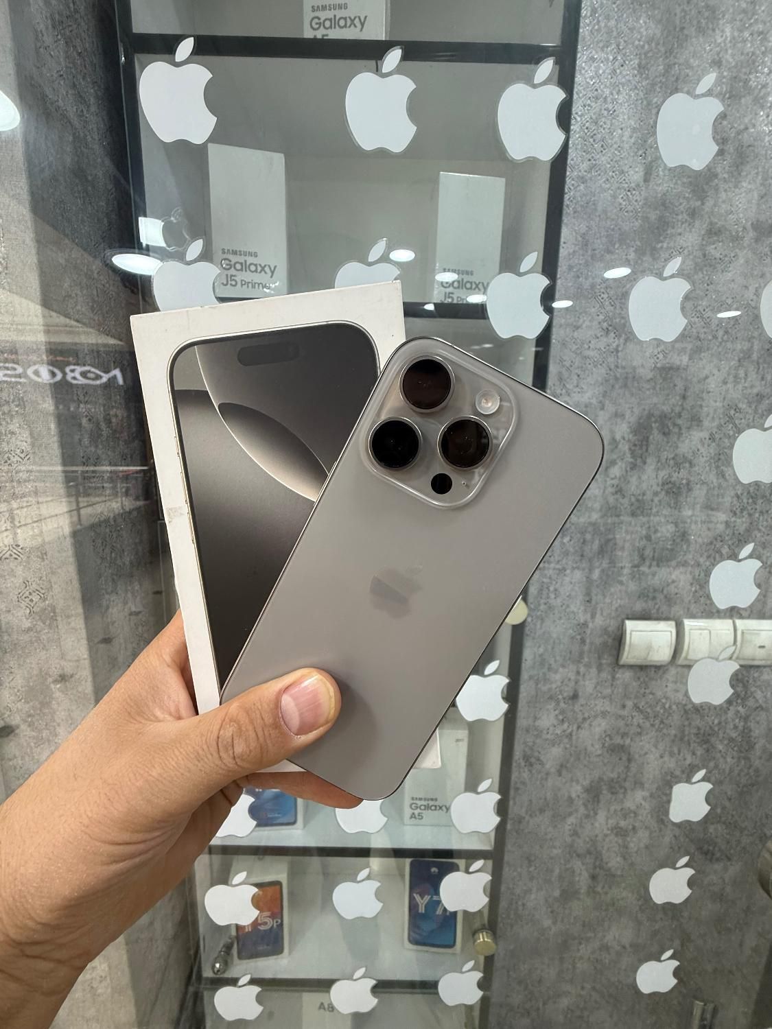 iPhone 16 pro در حد صفر ۲۵۶ گیگ باطری ۱۰۰|موبایل|شیراز, زند|دیوار
