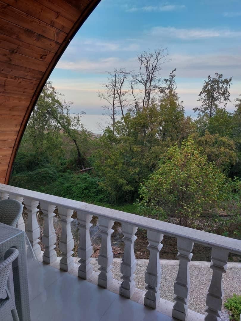 کلبه ویلایی سوئیسی کنار رودخانه و دریا|اجارهٔ کوتاه‌مدت ویلا و باغ|چالوس, |دیوار