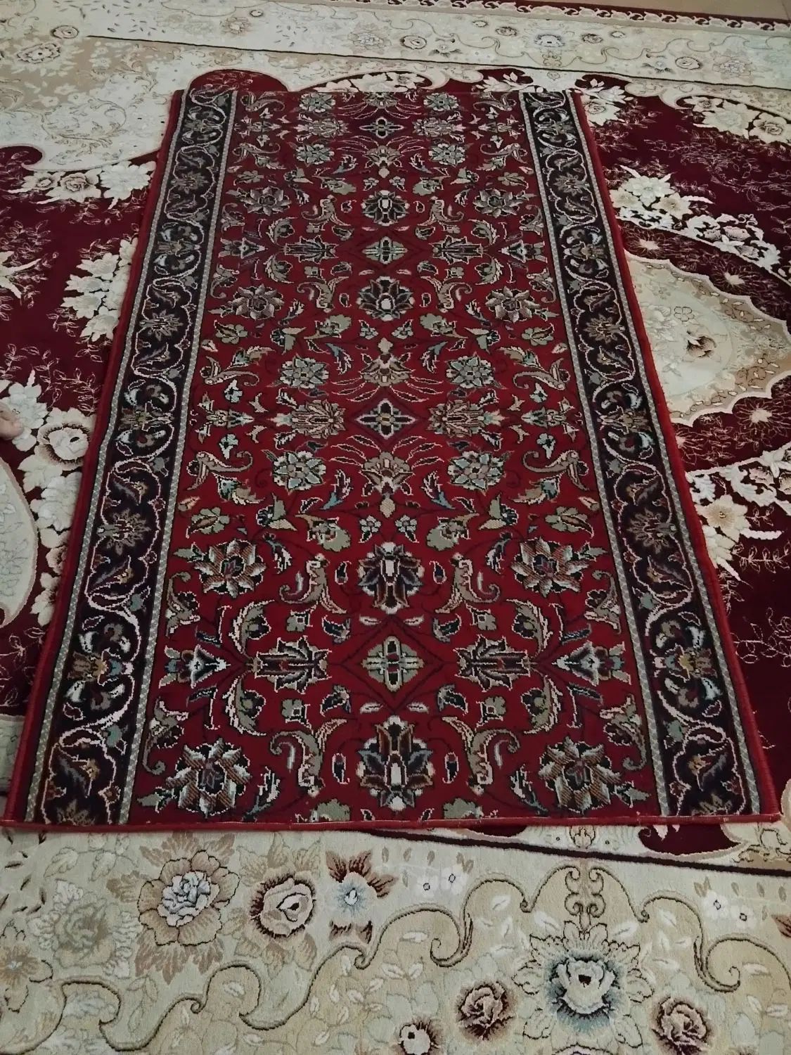 فرش کاملا نو و تمیز زیر قیمت پا معامله تخفیف میدم|فرش|اهواز, بهارستان|دیوار