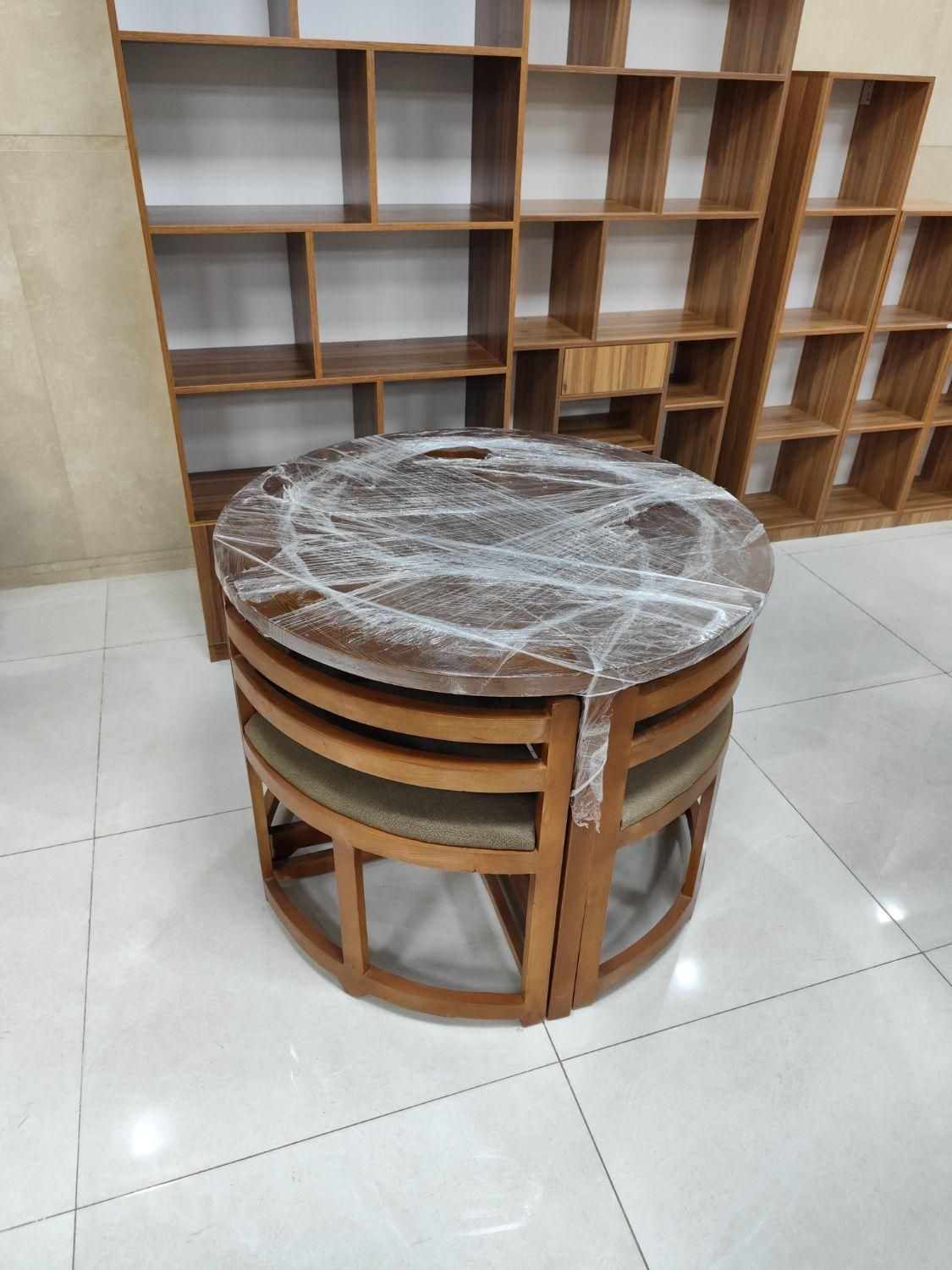 میز غذا خوری ۴ نفره کم جا گرد|میز و صندلی غذاخوری|یزد, |دیوار