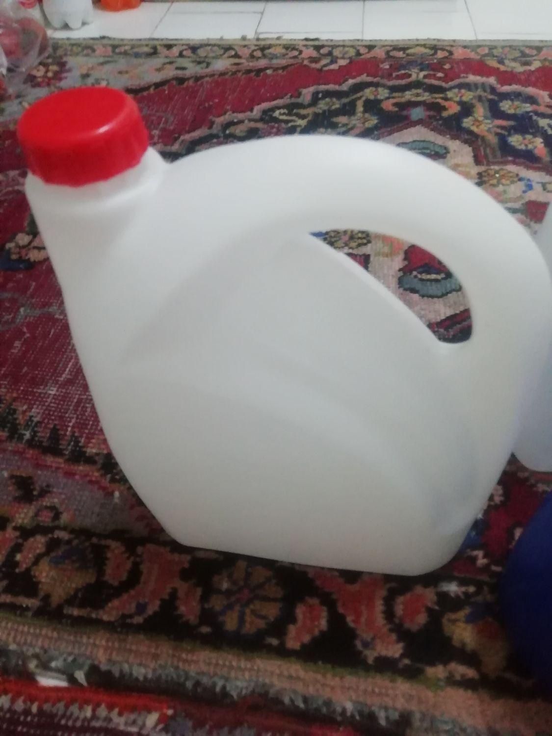 بطری ها برای نگهدارننده اب|ظروف نگهدارنده، پلاستیکی، یکبارمصرف|تبریز, |دیوار