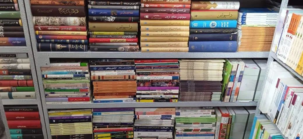 انواع کتاب رمان، تاریخی، روانشناسی، زبان|کتاب و مجله ادبی|اصفهان, کوی گلزار|دیوار