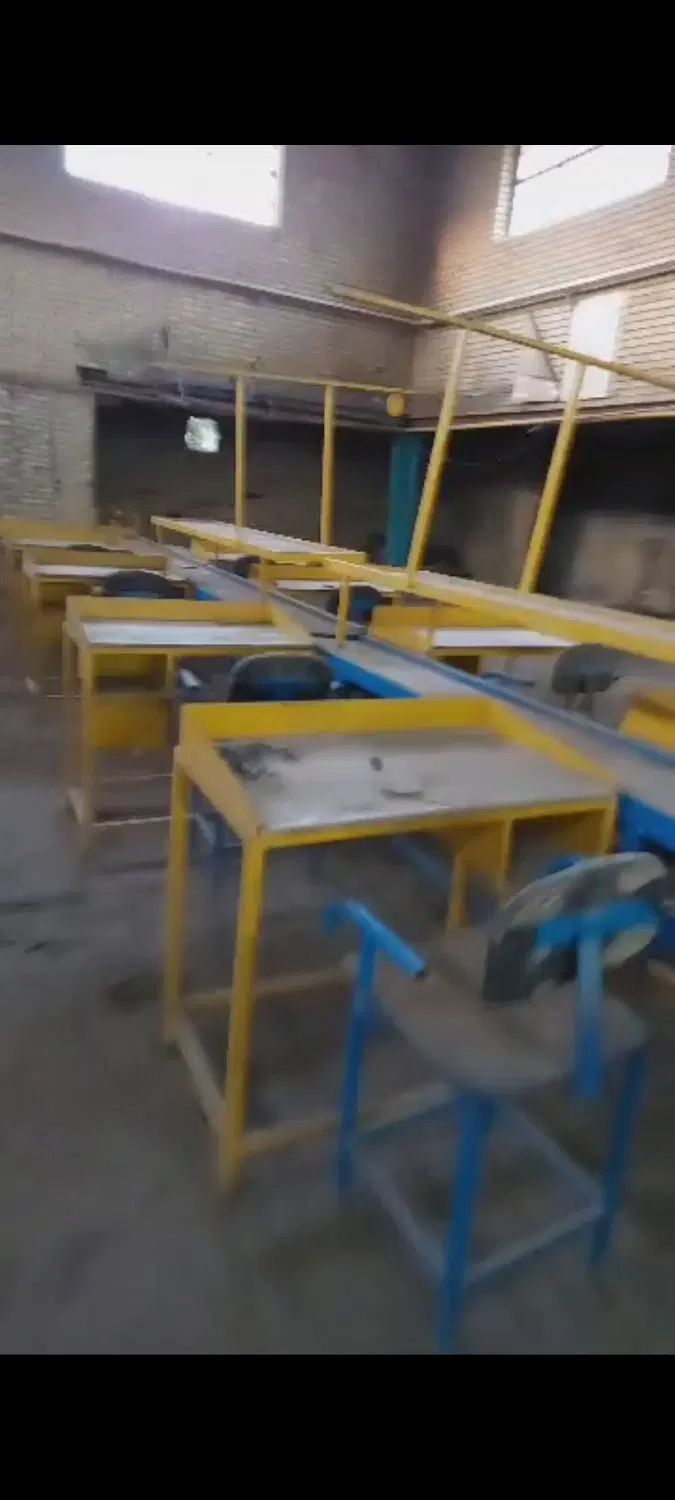 خط مونتاژ ۱۲ متری با ۱۲ عدد میز و ۱۲ عدد صندلی|ماشین‌آلات صنعتی|اشتهارد, |دیوار