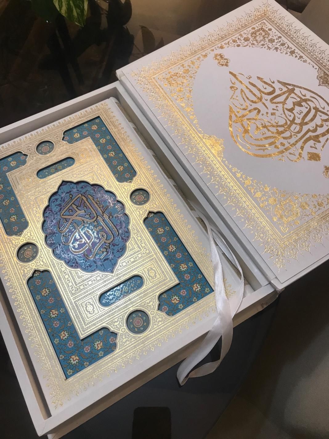 قرآن نفیس سفید عروس|کتاب و مجله مذهبی|بابل, |دیوار