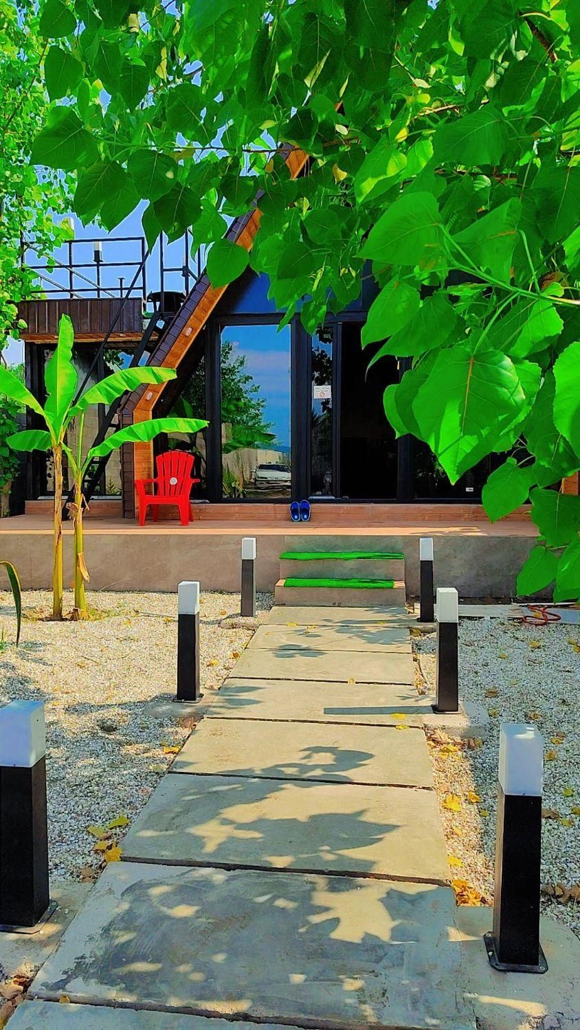 کلبه سویسی شیک نوساز روبه دریا|اجارهٔ کوتاهمدت ویلا و باغ|رشت, هلال احمر|دیوار