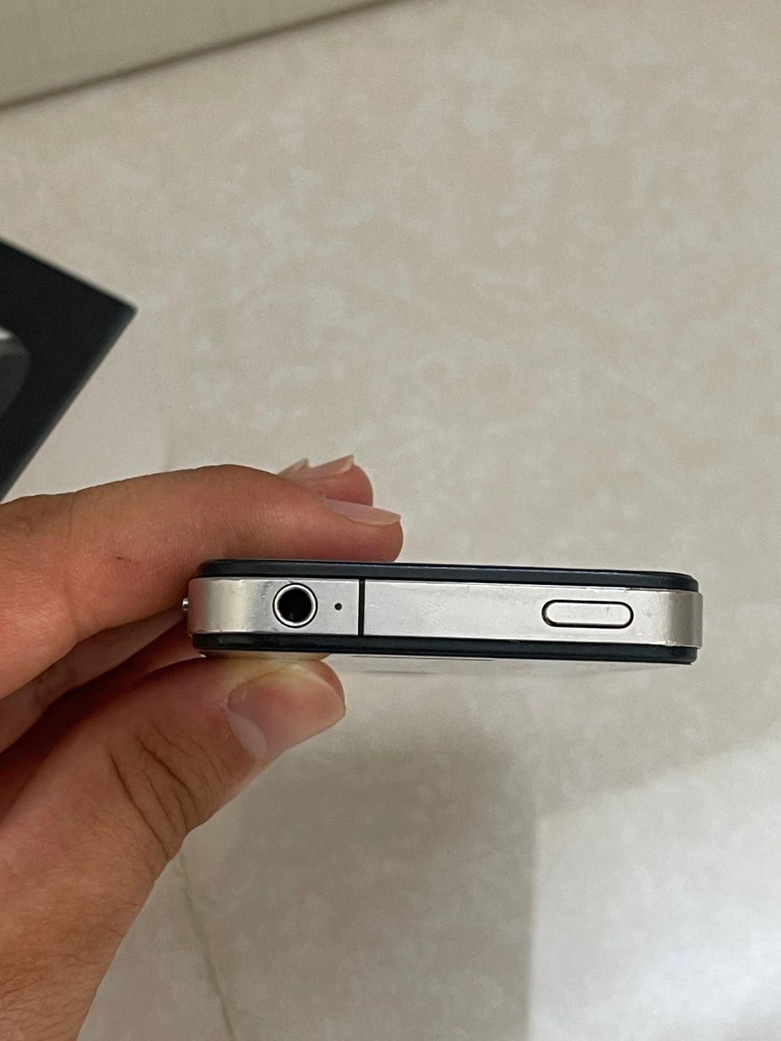 iphone 4 تمیز و سالم|موبایل|تهران, فلاح|دیوار
