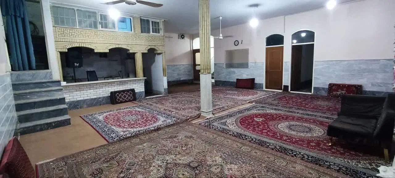 سالن ۱۲۰ متری مناسب کارگاه تولیدی و انبار|اجارهٔ دفتر کار، اتاق اداری، مطب|قم, دروازه چوبی|دیوار