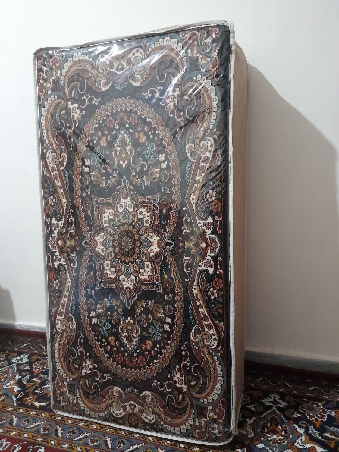 یک جفت پشتی نو داخل کاور|پشتی|مشکین‌دشت, |دیوار
