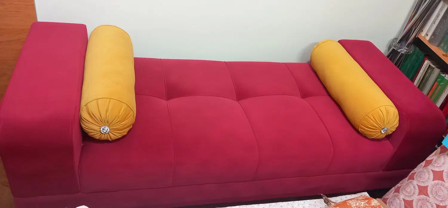 کاناپه زرشکی با ۲کوسن خردلی۶۵×۱۶۰سانت نو|مبلمان خانگی و میز عسلی|همدان, |دیوار