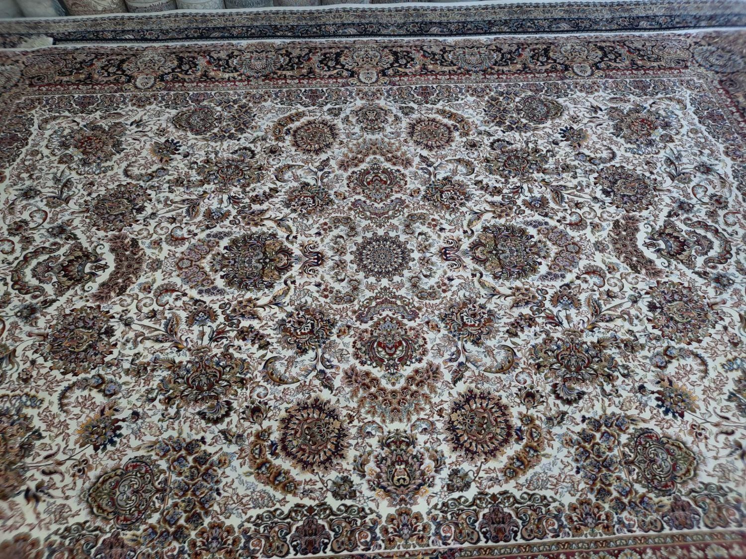 فرش بهاردوتخته۹یه۶یه۴متری۱۲۰۰تراکم۳۶۰۰قیطران|فرش|مشهد, وحید|دیوار