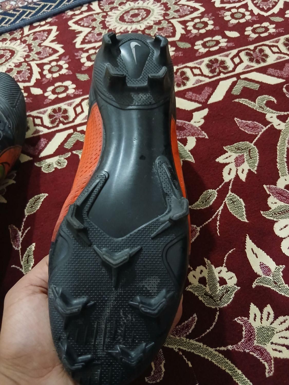 کفش چمن|کیف، کفش، کمربند|قم, ولیعصر|دیوار