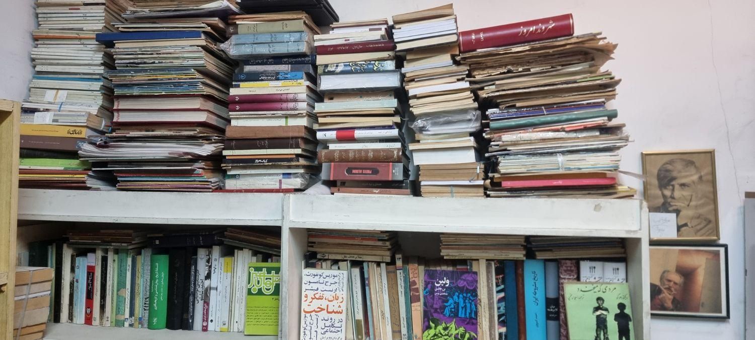 تعدادی مجله بخارا|مجلات|تهران, فلسطین (میدان انقلاب)|دیوار