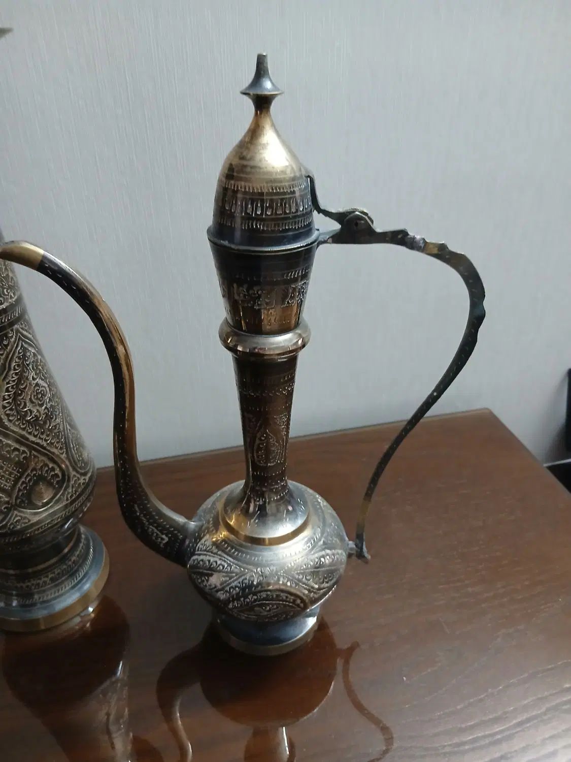 گلدان و گلاب پاش برنجی. چرخ گوشت ناسیونال|کلکسیون اشیاء عتیقه|مشهد, عامل|دیوار