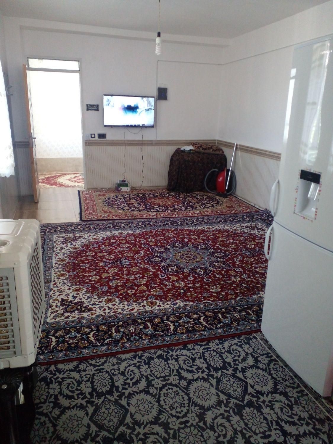 سوئیت همراه با پارکینگ شبانه روز ۶۰۰|اجارهٔ کوتاهمدت آپارتمان و سوئیت|نهاوند, |دیوار