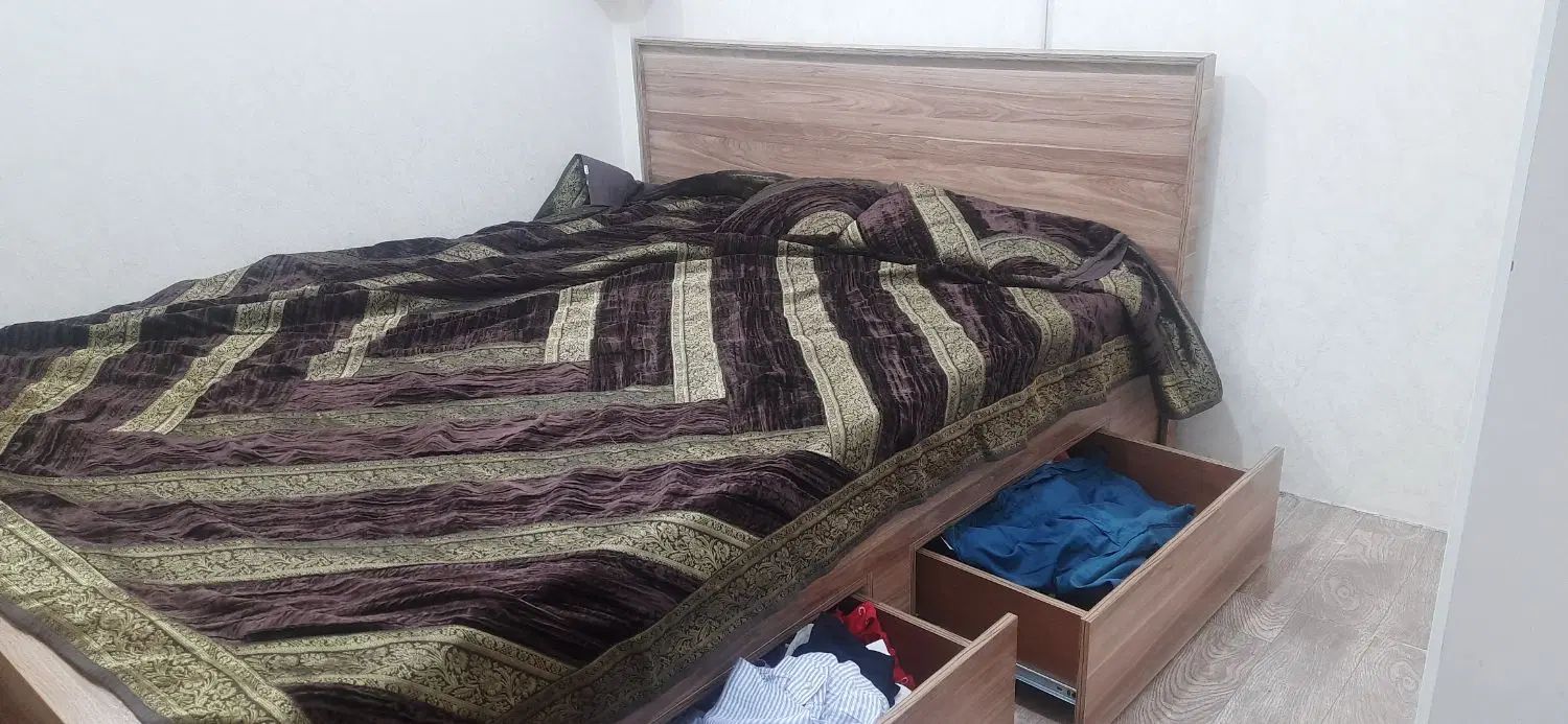 تخت دو نفره کشو دار و پاتختی دکوری چراغ دار|تخت و سرویس خواب|مشهد, رضاشهر|دیوار
