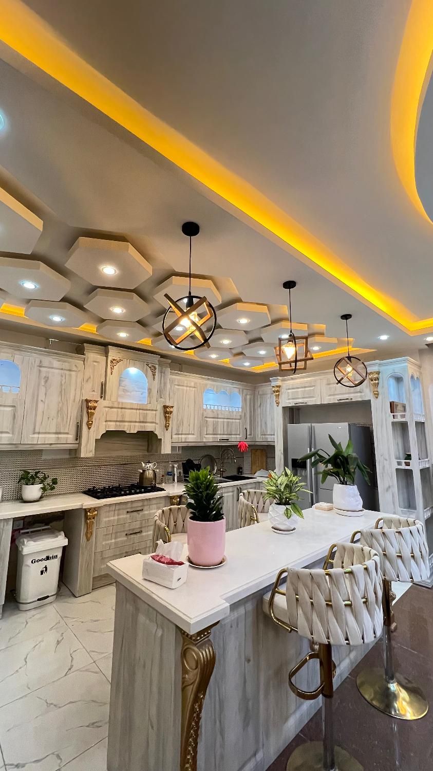 اجاره باغ و ویلا|اجارهٔ کوتاهمدت ویلا و باغ|صدرا-فارس, فاز ۱|دیوار