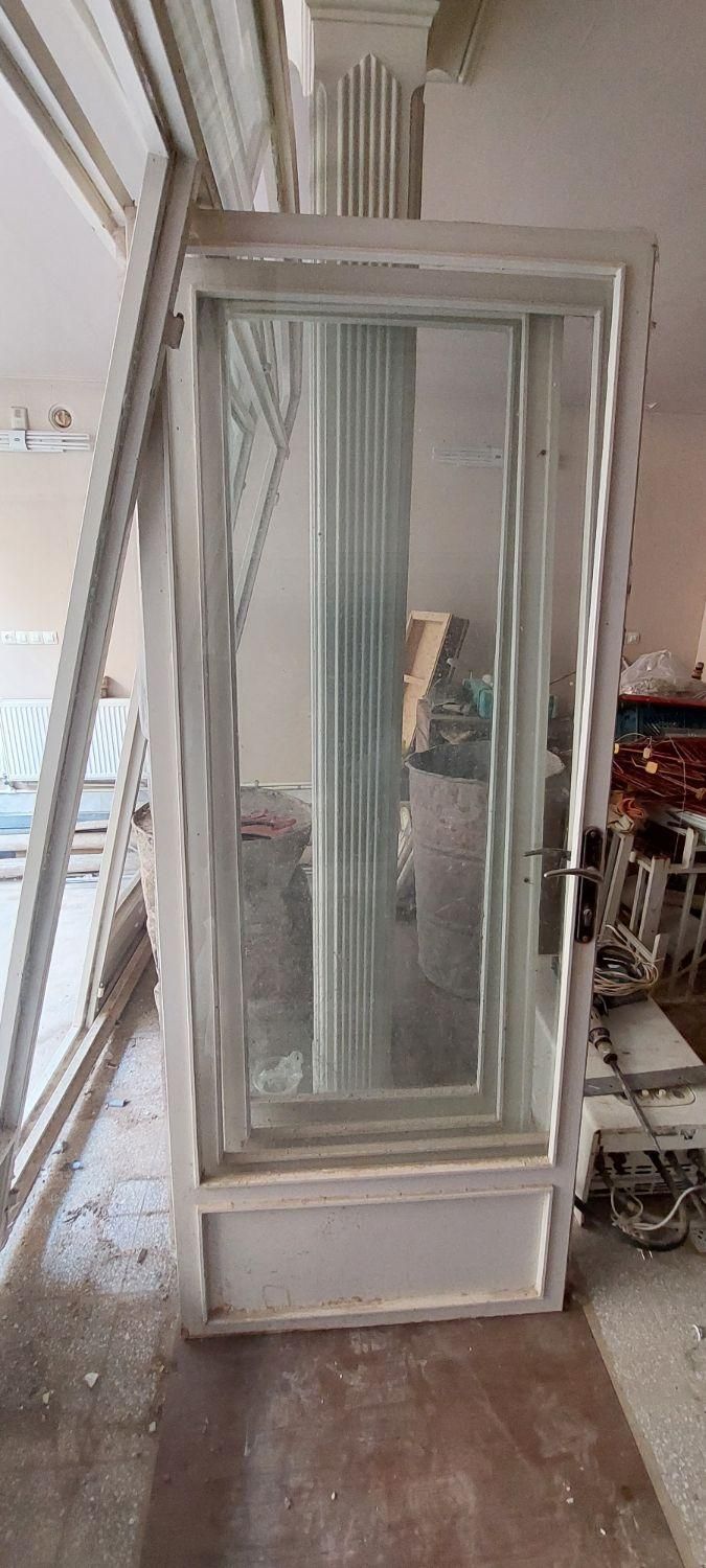 درب ورودی آهنی تمیز|مصالح و تجهیزات ساختمان|قم, صفائیه|دیوار