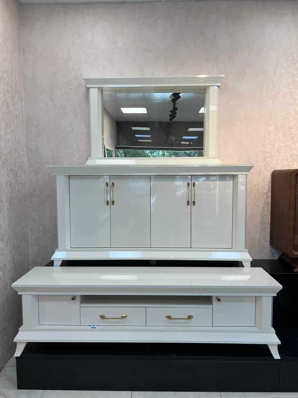 مدل haiglas درکمدی میز تلویزیون کنسول|میز تلویزیون|قم, کلهری|دیوار