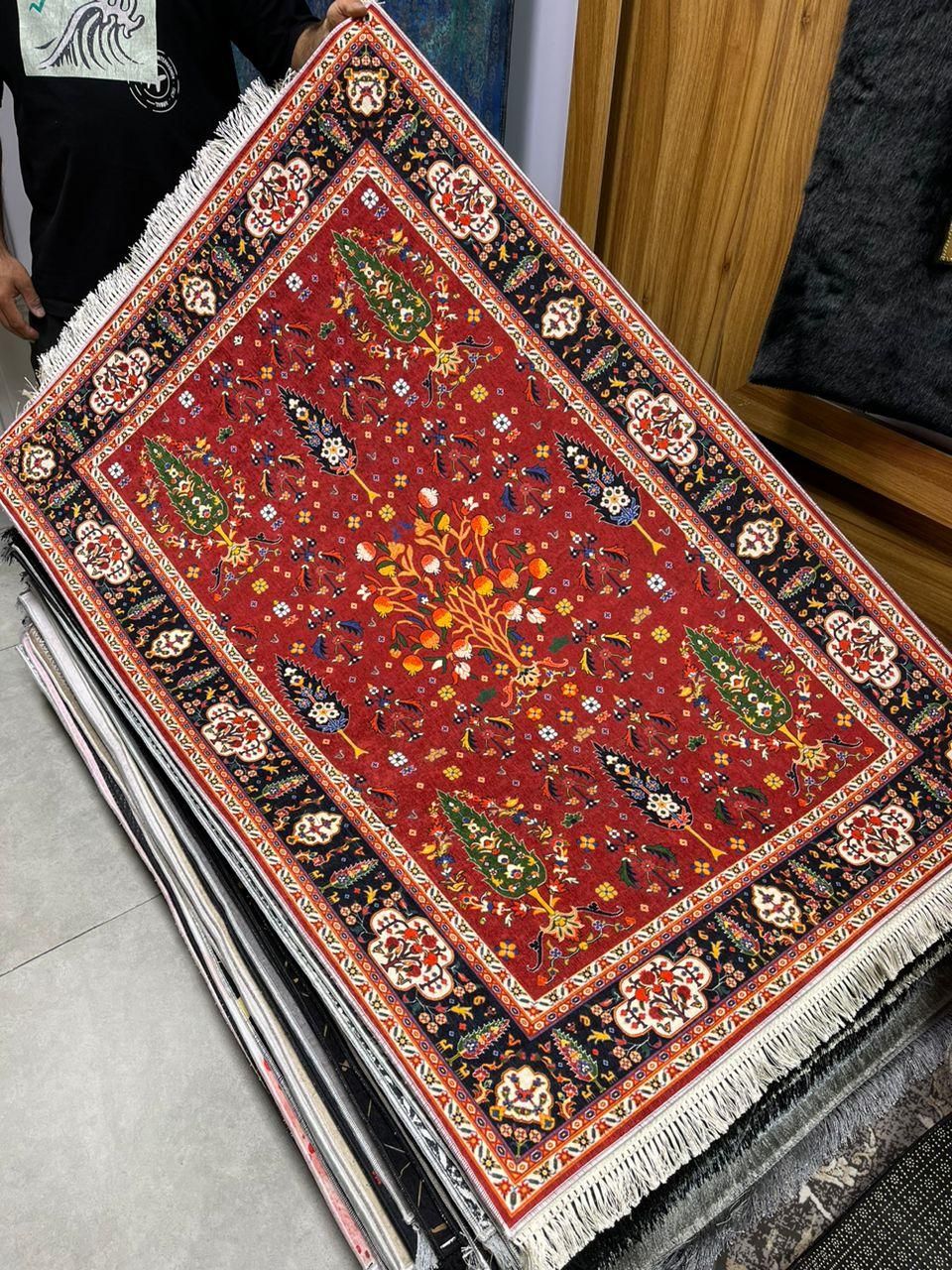 فرشینه مخمل قرمز کلاسیک|فرش|تهران, عبدل‌آباد|دیوار