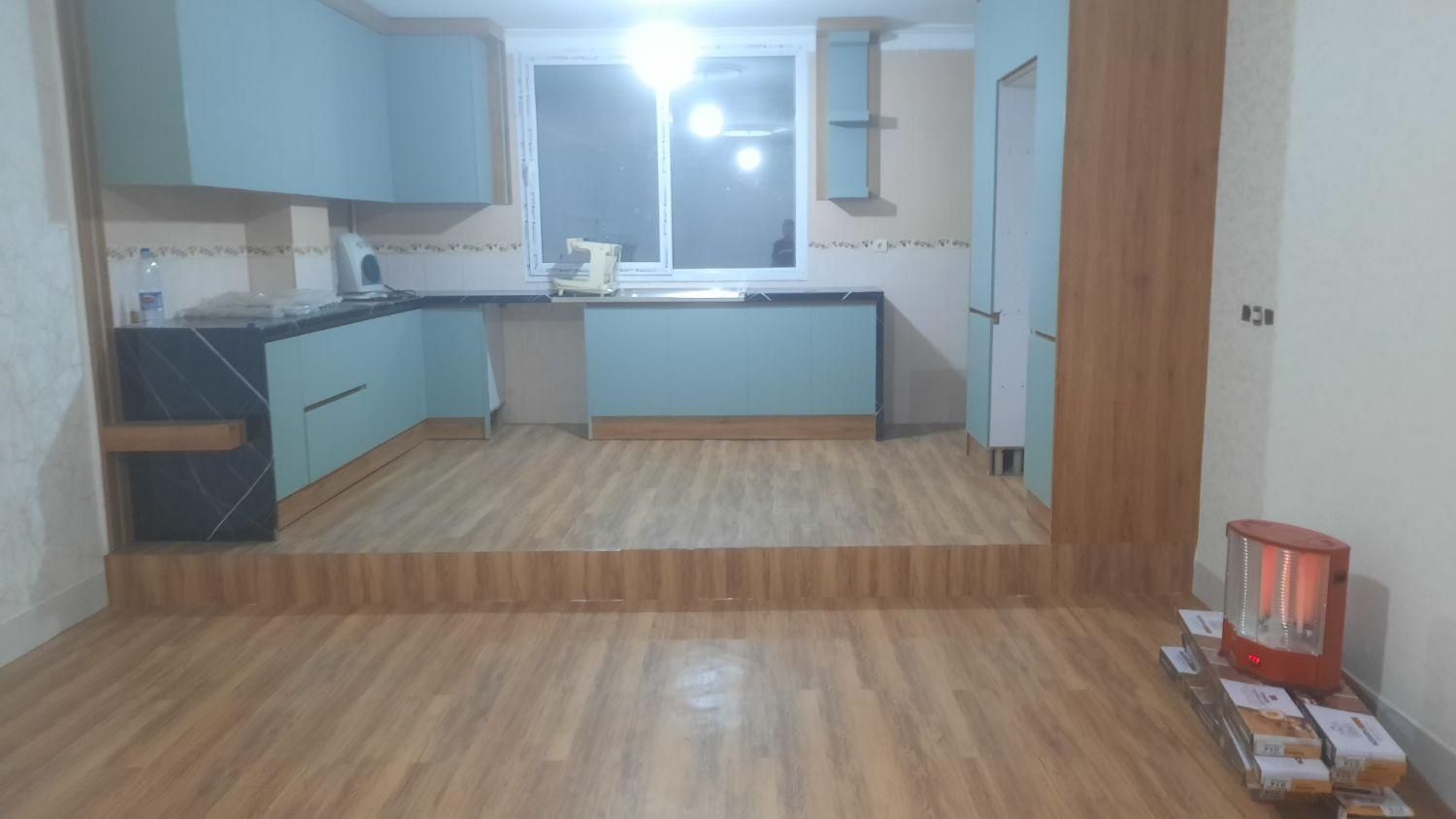 نصب کاغذ دیواریو کفپوش وبلکا وابریشم|خدمات پیشه و مهارت|ساوه, |دیوار