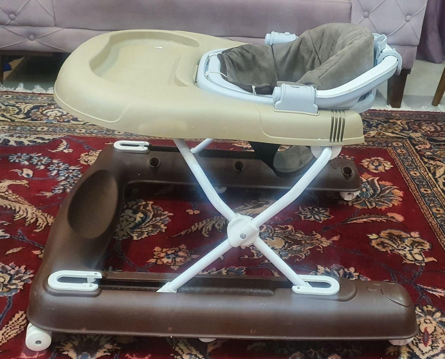 روروک بسیار تمیز ترک تاشو ، با حالت صندلی غذا|اسباب و اثاث بچه|تهران, جنت‌آباد مرکزی|دیوار