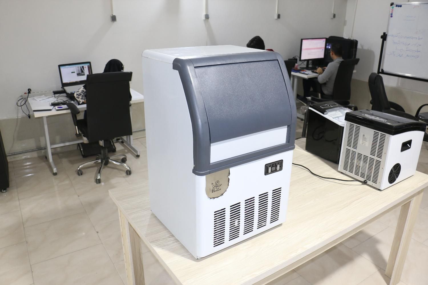 دستگاه یخ ساز کافی شاپی یخساز حبه ای کافه|کافی‌شاپ و رستوران|اصفهان, شیخ اشراق|دیوار