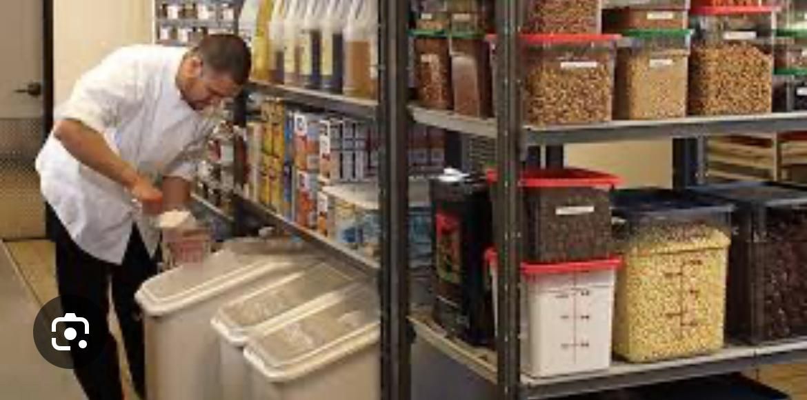 استخدام انباردار رستوران|استخدام خدمات فروشگاه و رستوران|قم, بلوار امین و ساحلی|دیوار