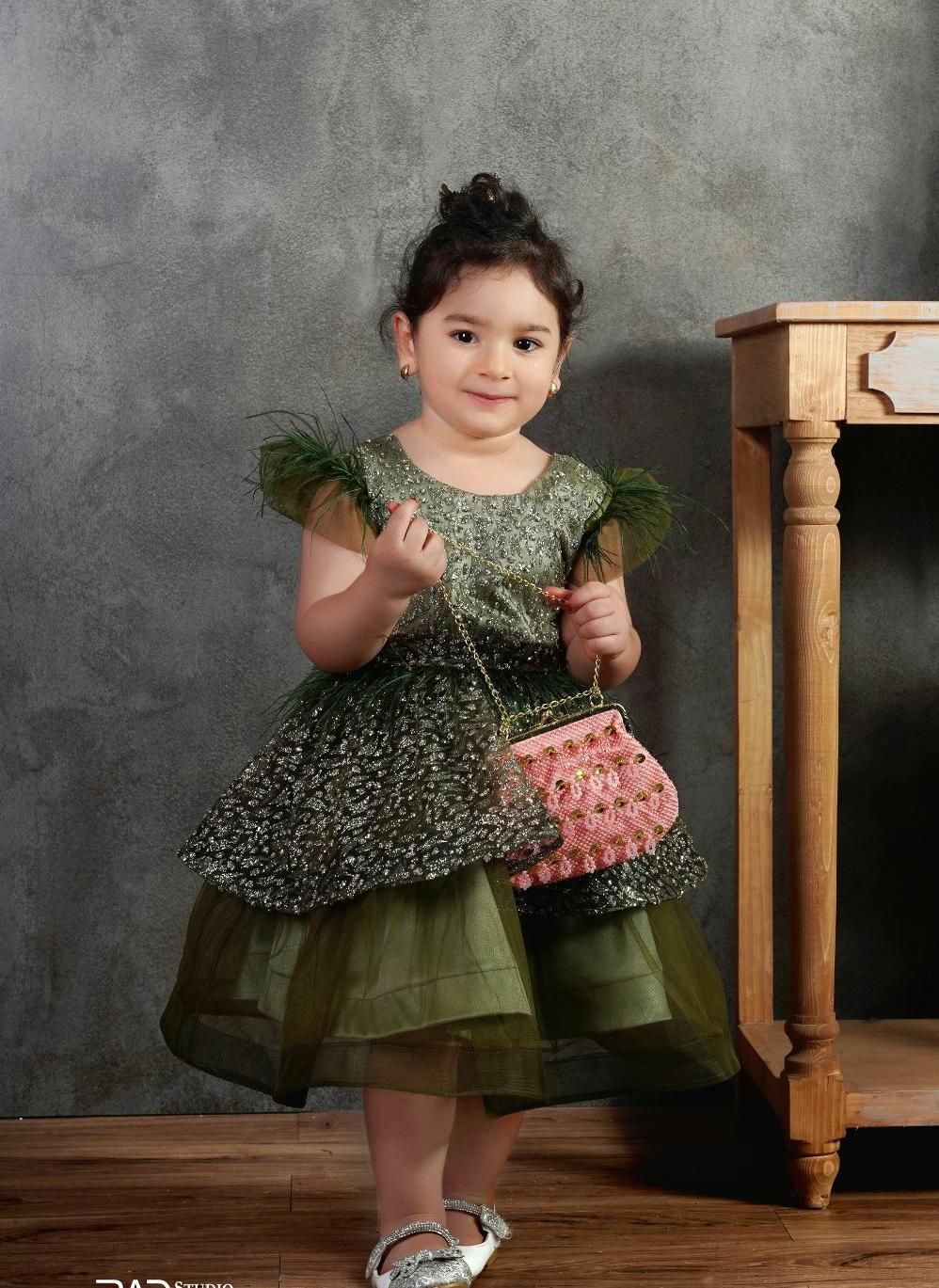 آتلیه عکاسی،لاتاری، فارغ التحصیلی ،کودک و اسپرت|خدمات پذیرایی، مراسم|شیراز, بعثت|دیوار