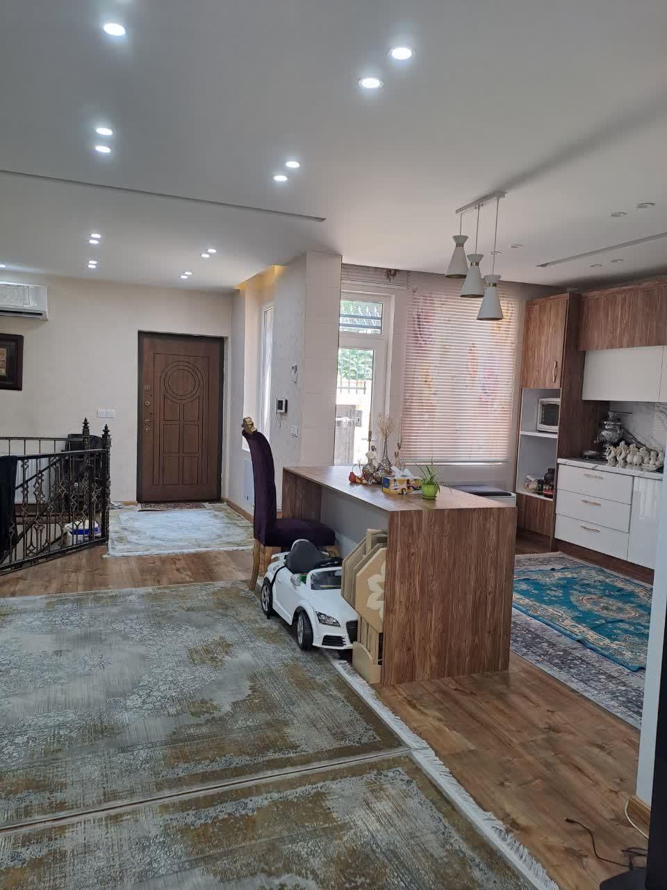 فروش خانه ویلایی ۲۴۰ متری لوکس ولاکچری مهرشهر|فروش خانه و ویلا|کرج, فاز ۴ مهرشهر|دیوار