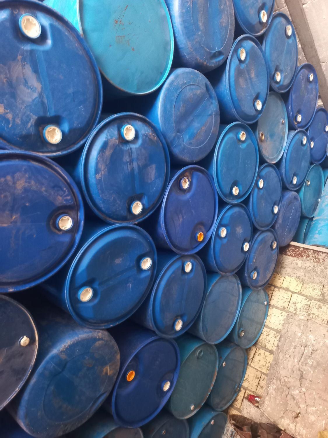 فروش بوشکه فلزی روغنی و پلاستیکی|خدمات پیشه و مهارت|مریوان, |دیوار