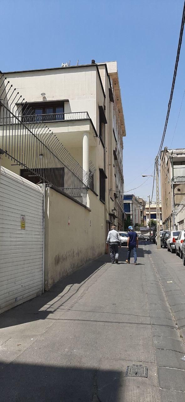 ملکی قدیمی و ارزنده حوالی میدان انقلاب|فروش خانه و ویلا|تهران, نصرت|دیوار