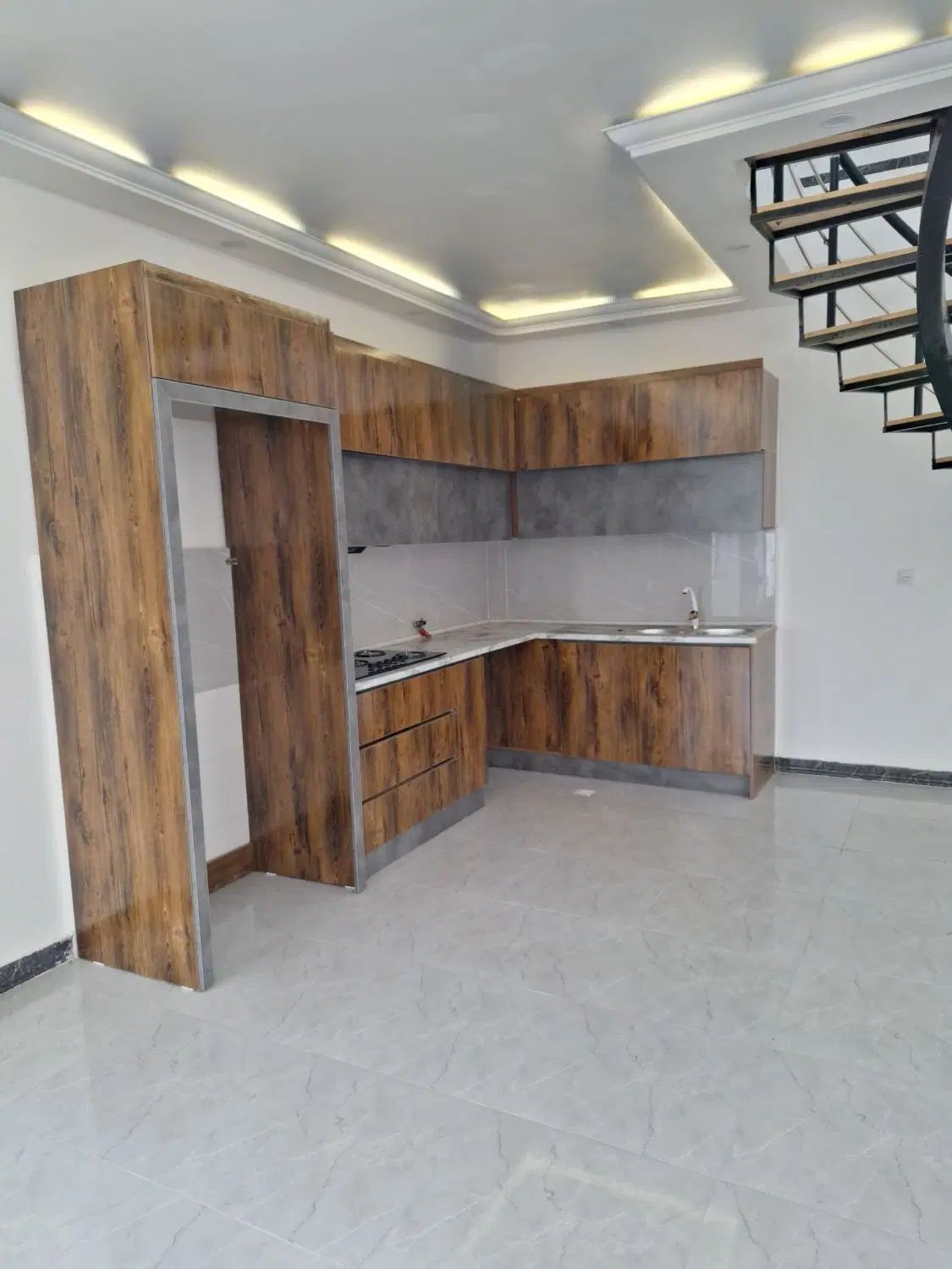 دوبلکس ۳۰۰ متری نما رومی محدوده زیباکنار|فروش خانه و ویلا|رشت, جانبازان|دیوار