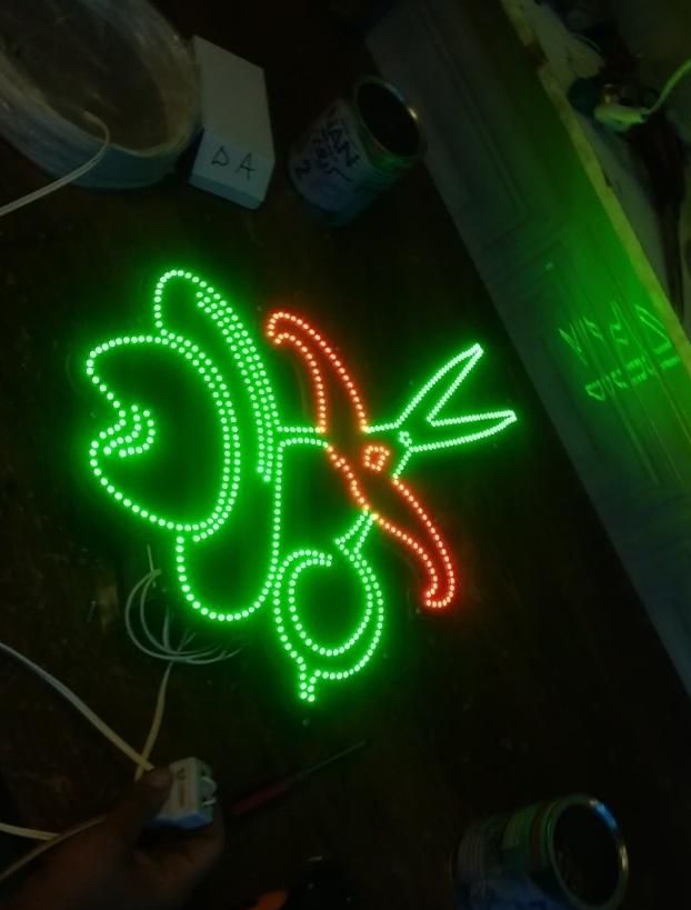 تابلو ال ای دی پیرایش زیبایی مردانه VIP|فروشگاه و مغازه|سبزوار, |دیوار