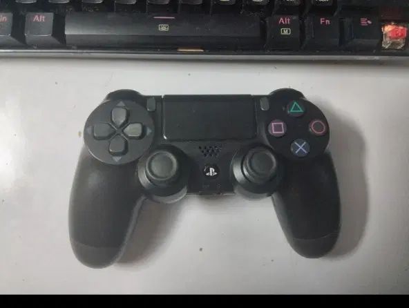 دسته ps4 به همراه قاب|کنسول، بازی ویدئویی و آنلاین|مشهد, هنرور|دیوار