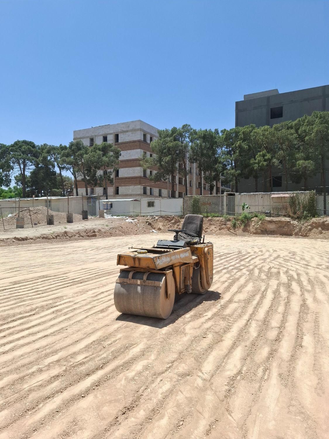 اجاره دهنده غلطک ویبره ای دوچرخ آهنی دمی۷۵|ماشین‌آلات صنعتی|تهران, دریاچه شهدای خلیج فارس|دیوار